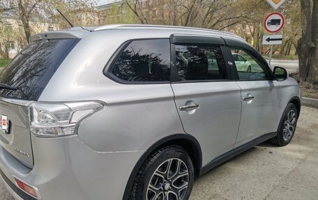 Mitsubishi Outlander III рестайлинг 3, 2014 год, 1 550 000 рублей, 6 фотография