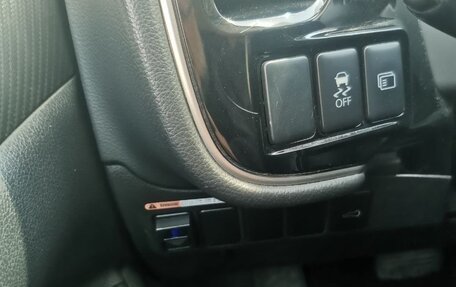 Mitsubishi Outlander III рестайлинг 3, 2014 год, 1 550 000 рублей, 10 фотография