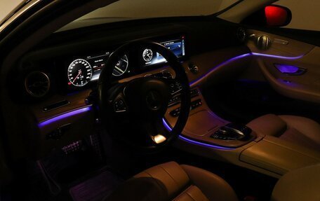 Mercedes-Benz E-Класс, 2018 год, 4 500 000 рублей, 39 фотография