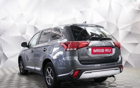 Mitsubishi Outlander III рестайлинг 3, 2020 год, 2 350 000 рублей, 3 фотография