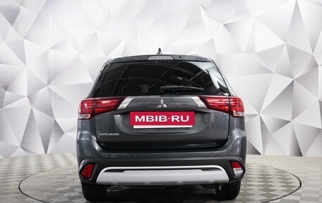 Mitsubishi Outlander III рестайлинг 3, 2020 год, 2 350 000 рублей, 4 фотография