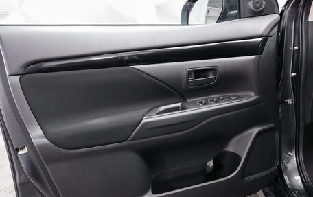 Mitsubishi Outlander III рестайлинг 3, 2020 год, 2 350 000 рублей, 16 фотография