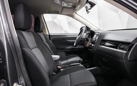 Mitsubishi Outlander III рестайлинг 3, 2020 год, 2 350 000 рублей, 12 фотография