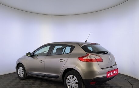 Renault Logan II, 2021 год, 1 150 000 рублей, 7 фотография