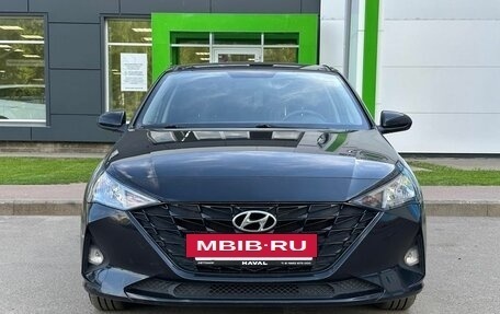 Hyundai Solaris II рестайлинг, 2021 год, 1 699 000 рублей, 2 фотография