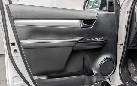 Toyota Hilux VIII, 2017 год, 2 859 000 рублей, 19 фотография