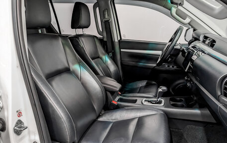 Toyota Hilux VIII, 2017 год, 2 859 000 рублей, 23 фотография
