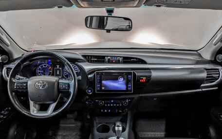 Toyota Hilux VIII, 2017 год, 2 859 000 рублей, 14 фотография