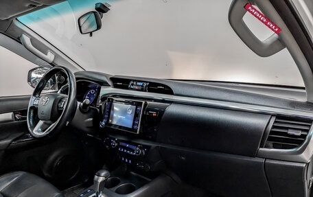 Toyota Hilux VIII, 2017 год, 2 859 000 рублей, 11 фотография
