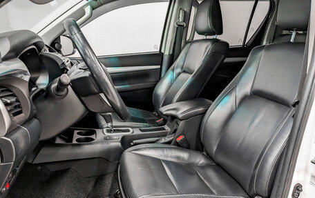 Toyota Hilux VIII, 2017 год, 2 859 000 рублей, 20 фотография