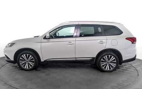 Mitsubishi Outlander III рестайлинг 3, 2020 год, 2 225 000 рублей, 8 фотография