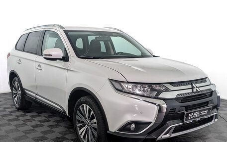 Mitsubishi Outlander III рестайлинг 3, 2020 год, 2 225 000 рублей, 3 фотография