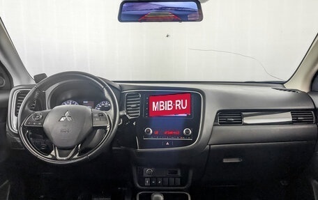 Mitsubishi Outlander III рестайлинг 3, 2020 год, 2 225 000 рублей, 14 фотография