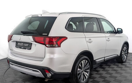 Mitsubishi Outlander III рестайлинг 3, 2020 год, 2 225 000 рублей, 5 фотография