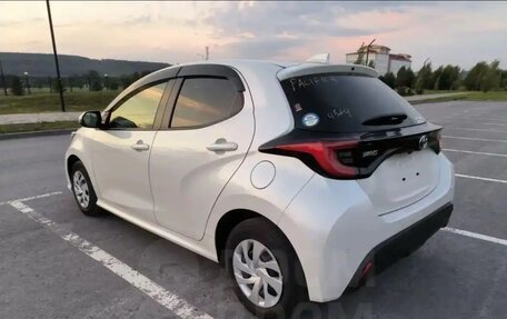 Toyota Yaris, 2022 год, 1 500 000 рублей, 3 фотография