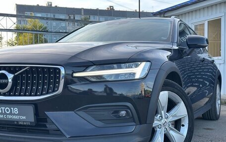 Volvo V60 Cross Country II, 2019 год, 3 600 000 рублей, 6 фотография