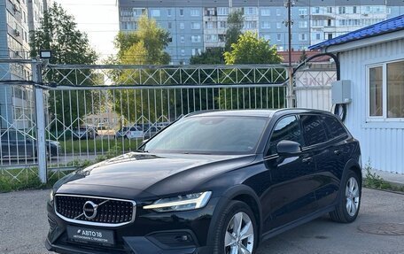 Volvo V60 Cross Country II, 2019 год, 3 600 000 рублей, 2 фотография