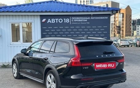Volvo V60 Cross Country II, 2019 год, 3 600 000 рублей, 21 фотография