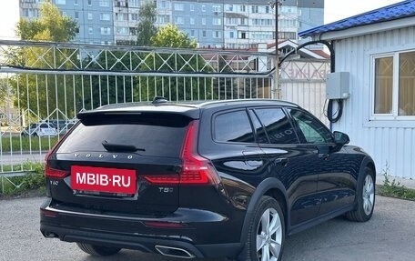 Volvo V60 Cross Country II, 2019 год, 3 600 000 рублей, 23 фотография