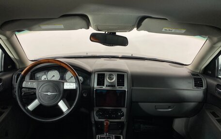 Chrysler 300C II, 2005 год, 749 000 рублей, 14 фотография