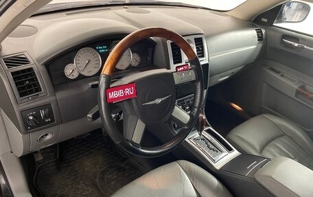 Chrysler 300C II, 2005 год, 749 000 рублей, 15 фотография