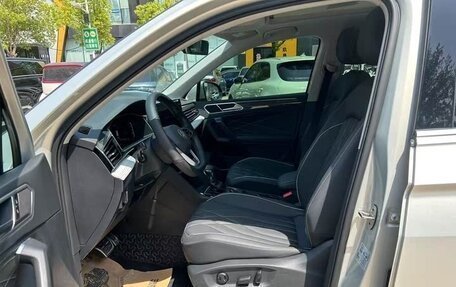 Volkswagen Tiguan II, 2022 год, 2 450 000 рублей, 7 фотография