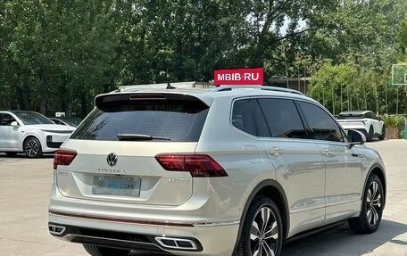 Volkswagen Tiguan II, 2022 год, 2 450 000 рублей, 6 фотография