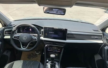 Volkswagen Tiguan II, 2022 год, 2 450 000 рублей, 9 фотография