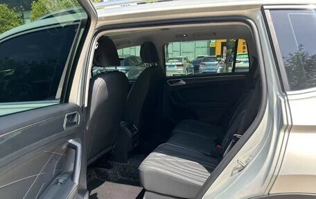 Volkswagen Tiguan II, 2022 год, 2 450 000 рублей, 13 фотография