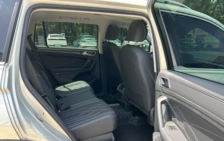 Volkswagen Tiguan II, 2022 год, 2 450 000 рублей, 12 фотография