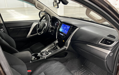 Mitsubishi Pajero Sport III рестайлинг, 2018 год, 2 699 950 рублей, 12 фотография