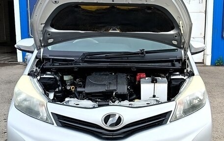 Toyota Vitz, 2012 год, 880 000 рублей, 5 фотография