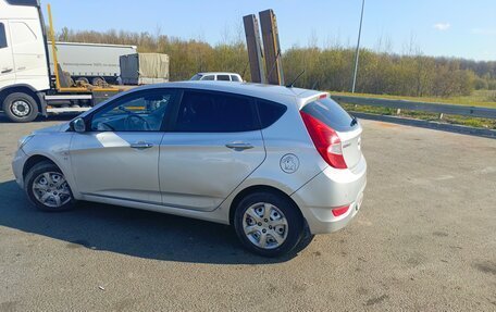 Hyundai Solaris II рестайлинг, 2013 год, 700 000 рублей, 3 фотография