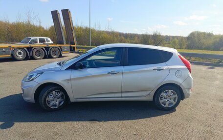Hyundai Solaris II рестайлинг, 2013 год, 700 000 рублей, 4 фотография