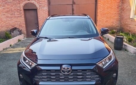 Toyota RAV4, 2019 год, 3 100 000 рублей, 1 фотография