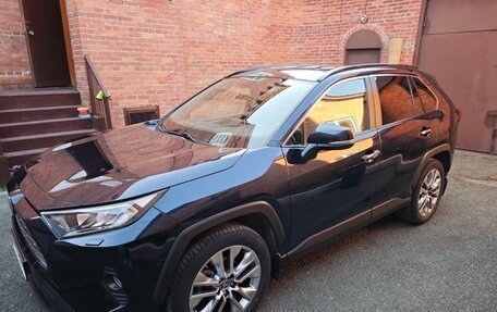 Toyota RAV4, 2019 год, 3 100 000 рублей, 4 фотография
