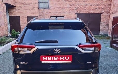 Toyota RAV4, 2019 год, 3 100 000 рублей, 2 фотография