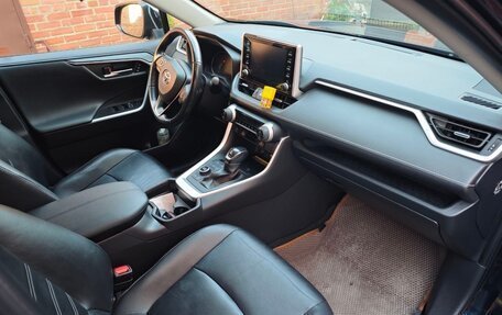 Toyota RAV4, 2019 год, 3 100 000 рублей, 10 фотография