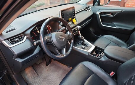 Toyota RAV4, 2019 год, 3 100 000 рублей, 13 фотография