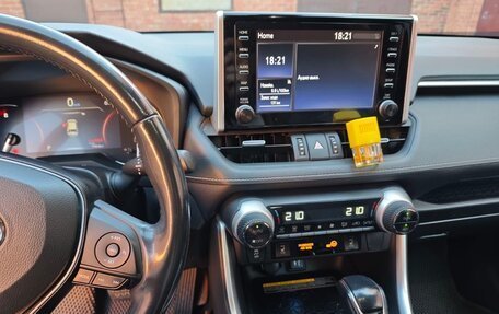 Toyota RAV4, 2019 год, 3 100 000 рублей, 15 фотография