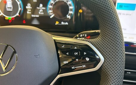Volkswagen Tiguan, 2024 год, 5 600 000 рублей, 16 фотография