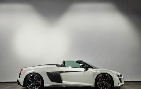 Audi R8, 2022 год, 16 000 000 рублей, 4 фотография