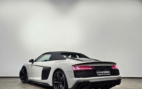 Audi R8, 2022 год, 16 000 000 рублей, 6 фотография