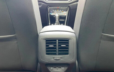 Volkswagen T-Roc I, 2021 год, 1 300 000 рублей, 18 фотография
