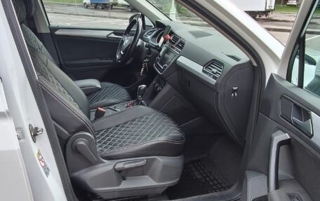 Volkswagen Tiguan II, 2017 год, 1 990 000 рублей, 2 фотография
