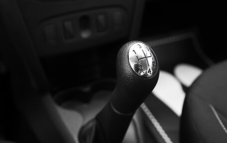 Renault Logan II, 2019 год, 940 000 рублей, 12 фотография