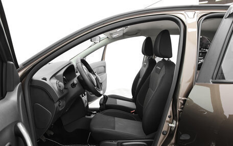 Renault Logan II, 2019 год, 940 000 рублей, 15 фотография