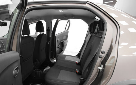 Renault Logan II, 2019 год, 940 000 рублей, 17 фотография