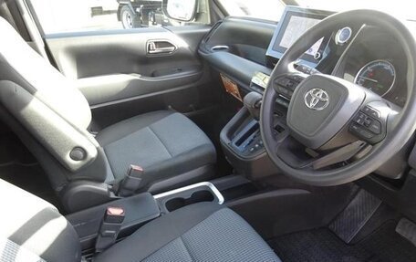 Toyota Noah, 2023 год, 3 530 000 рублей, 9 фотография