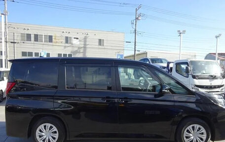 Toyota Noah, 2023 год, 3 530 000 рублей, 8 фотография